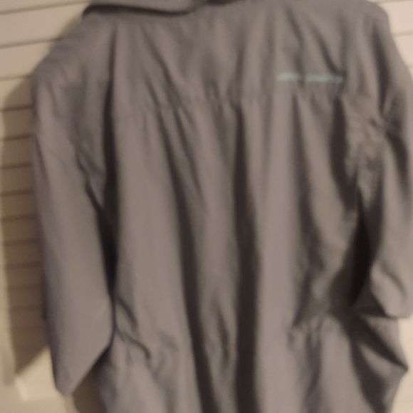 Two men's medium under armour polos - Picture 3 of 9